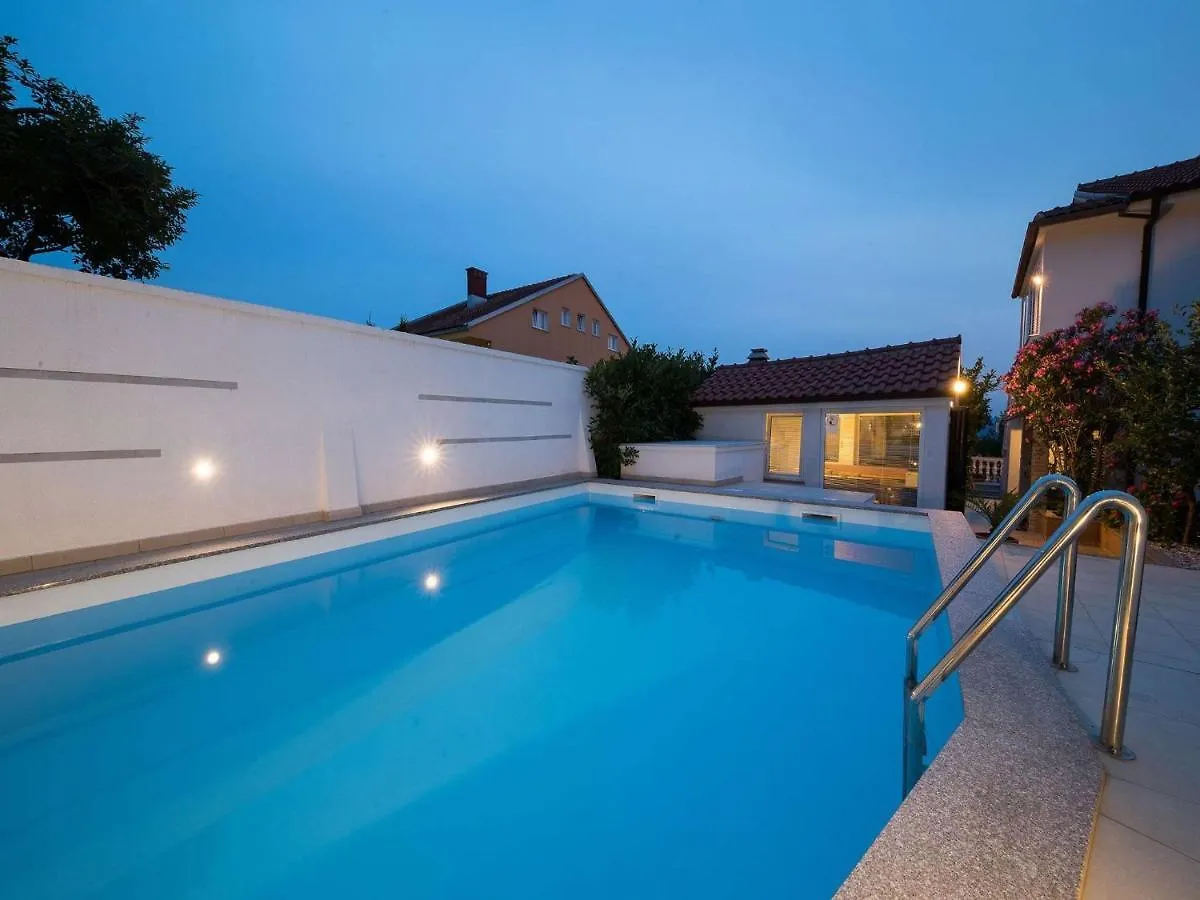 Apartment Villa Zdenka 크리크베니카